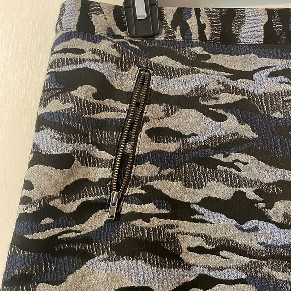 Mini camo skirt in blue grey tones. Final markdown! - Picture 2 of 4